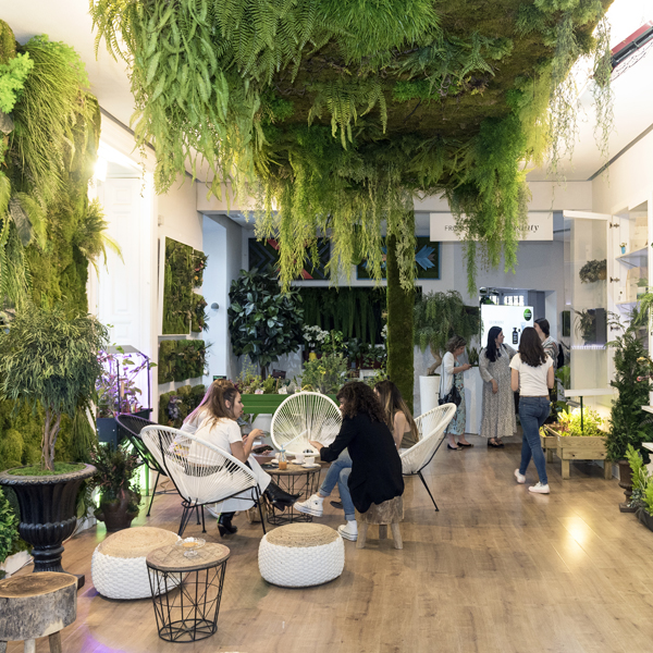 Potshop Madrid, jardines verticales, huertos urbanos, decoración floral, decoración de cuadros naturales, diseño de hábitat, jardín vertical, decoración restaurante, jardín vertical restaurante, decoración negocios, plantas sin mantenimiento, plantas preservadas, marketing vegetal, Juan Carlos Tribiño, cultivos hidropónicos